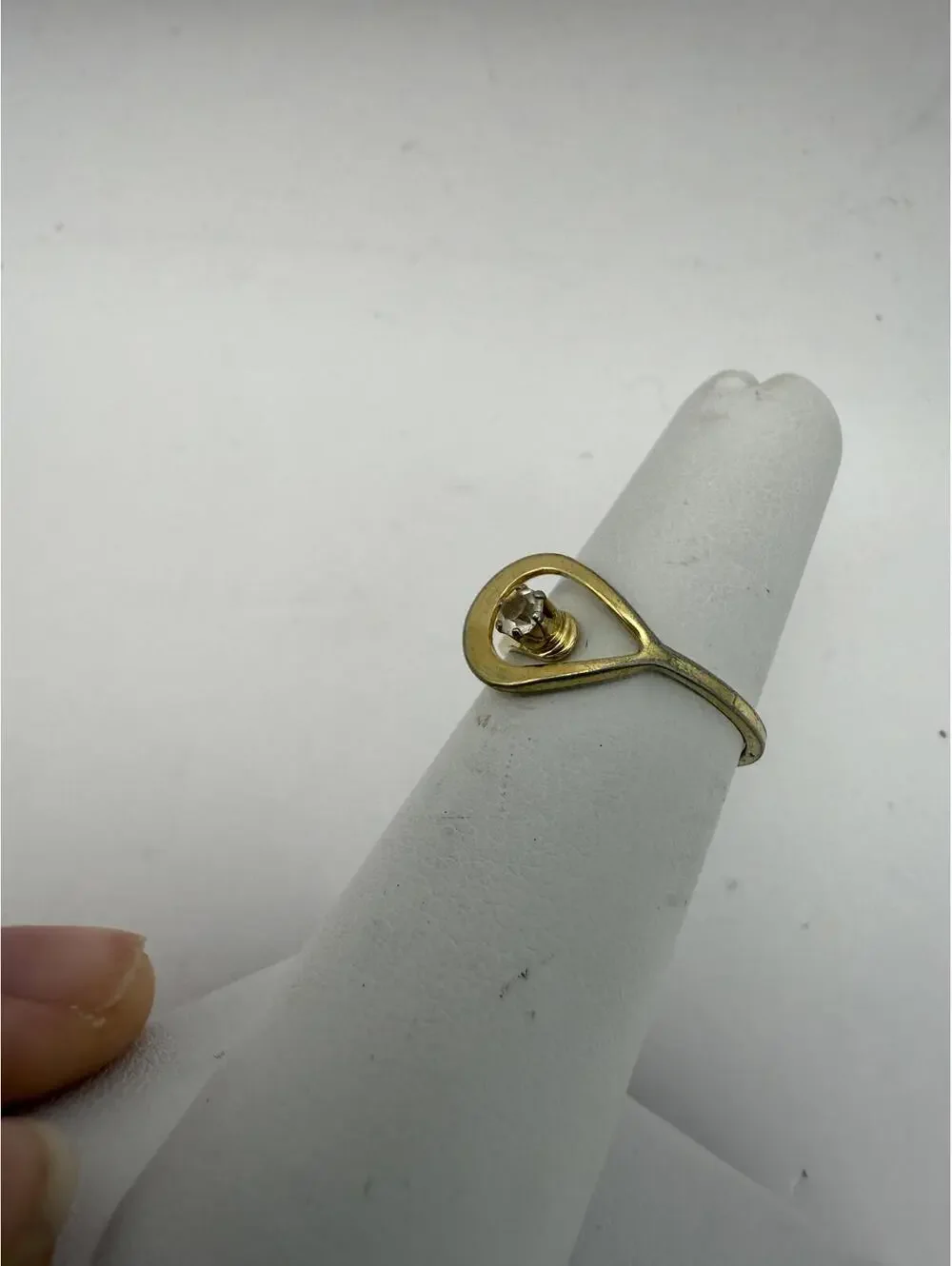 Avon Gold Tone Ring with Clear Stone Size 5